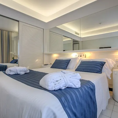 Atlantic & 4*