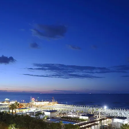 Atlantic & Ξενοδοχείο Ριτσιόνε